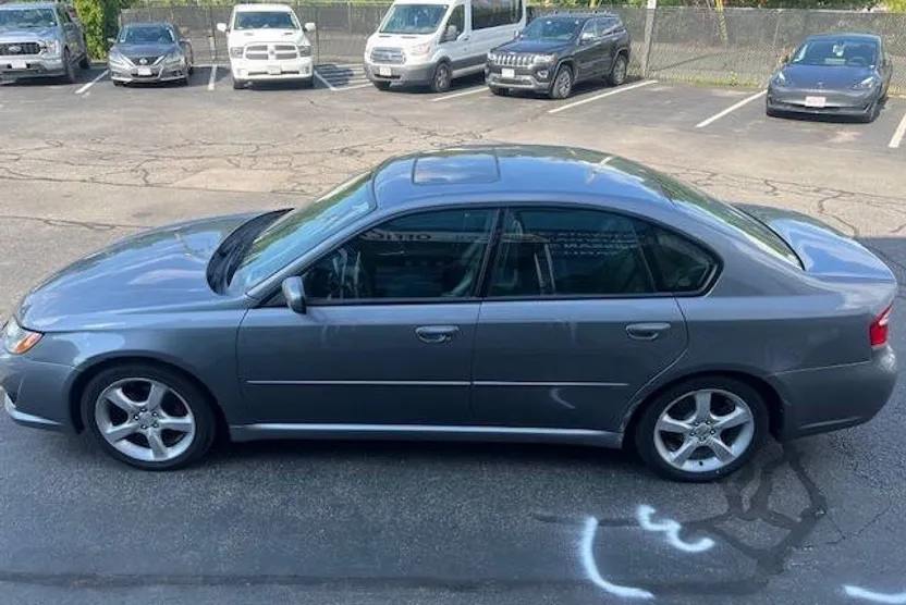 2009 Subaru Legacy 2.5i Limited photo 1