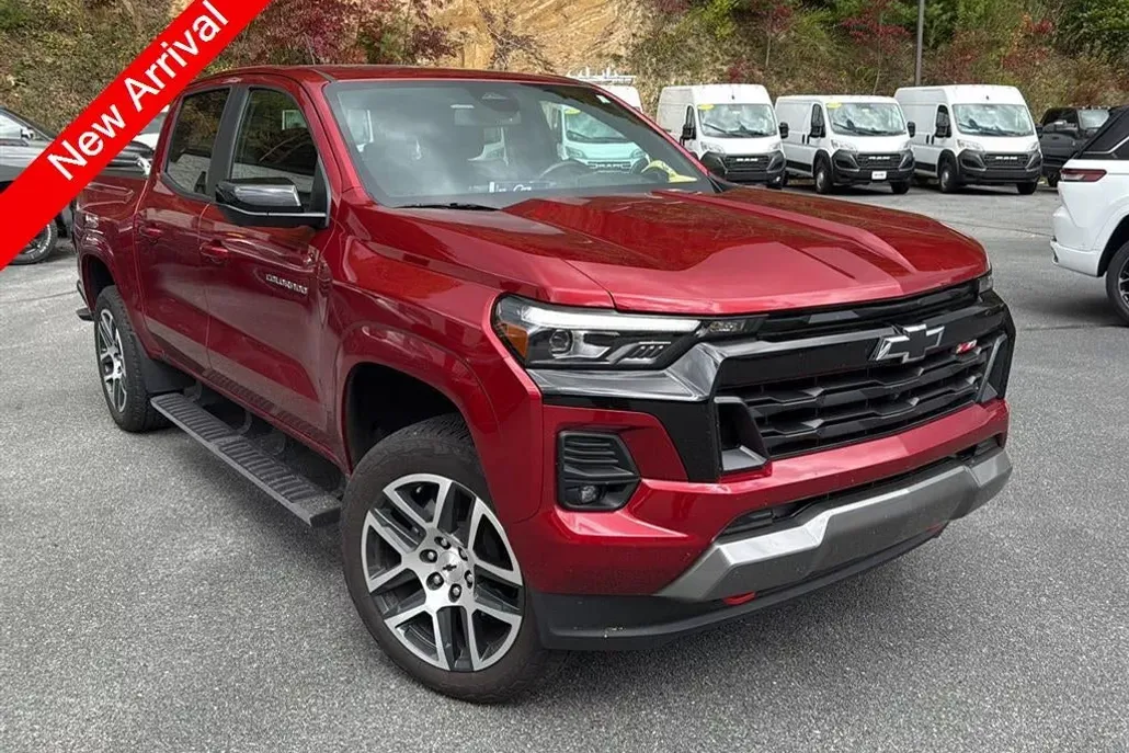 2024 Chevrolet Colorado Z71 photo 1
