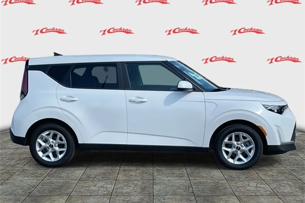 2023 Kia Soul LX S photo 1