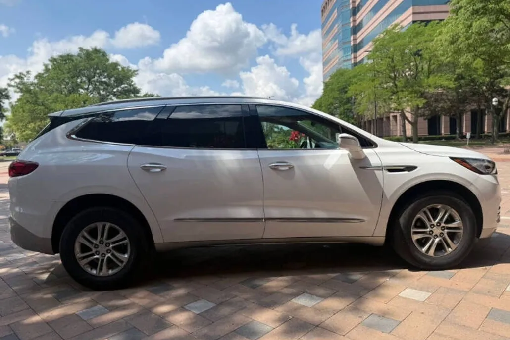 2020 Buick Enclave Essence photo 1
