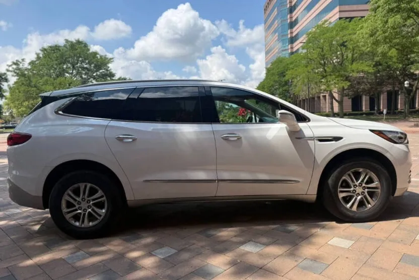 2020 Buick Enclave Essence photo 1