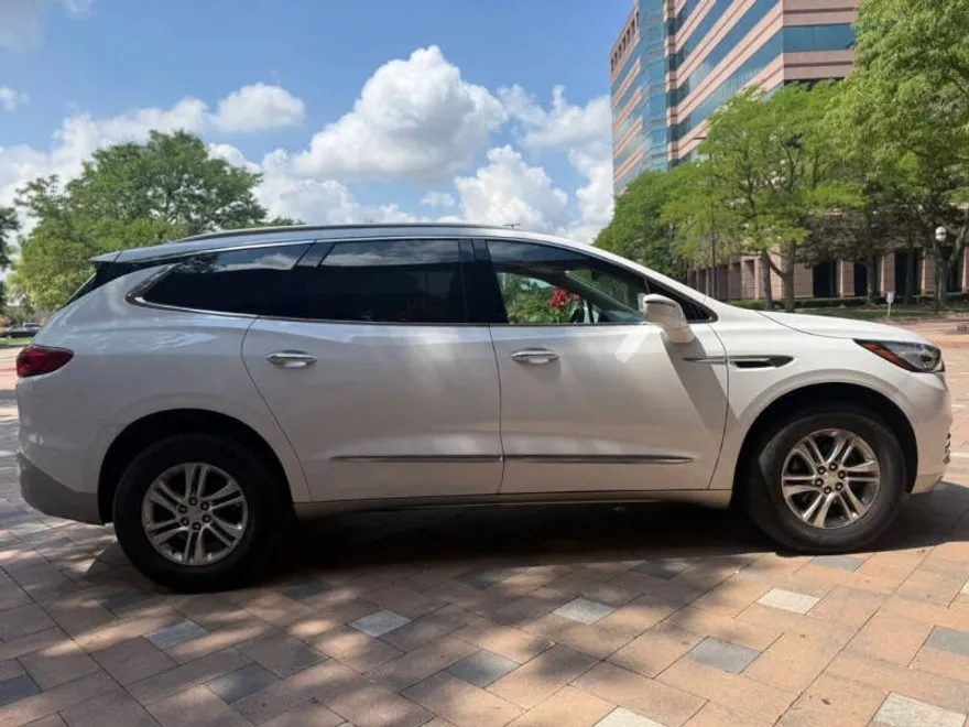 2020 Buick Enclave Essence photo 1