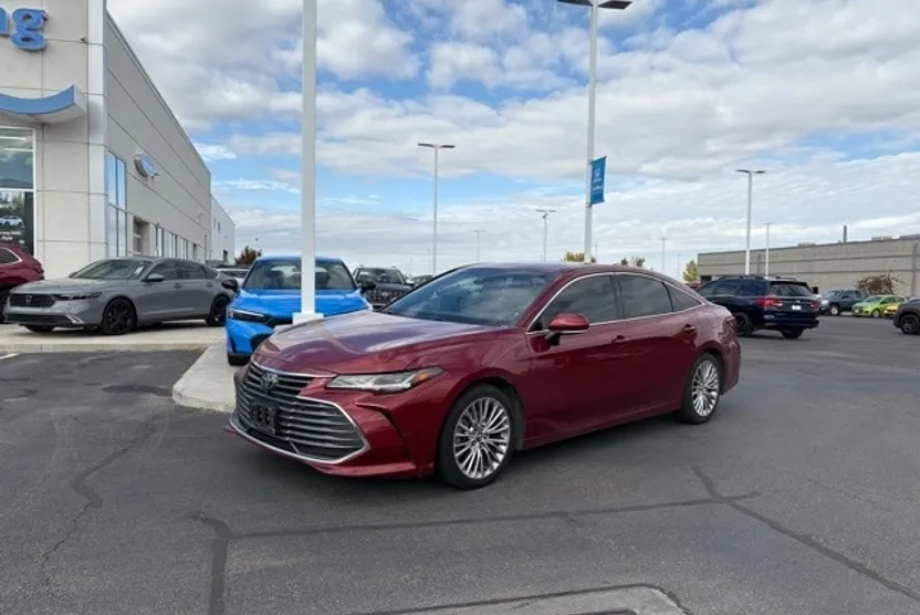 2019 Toyota Avalon Limited photo 1