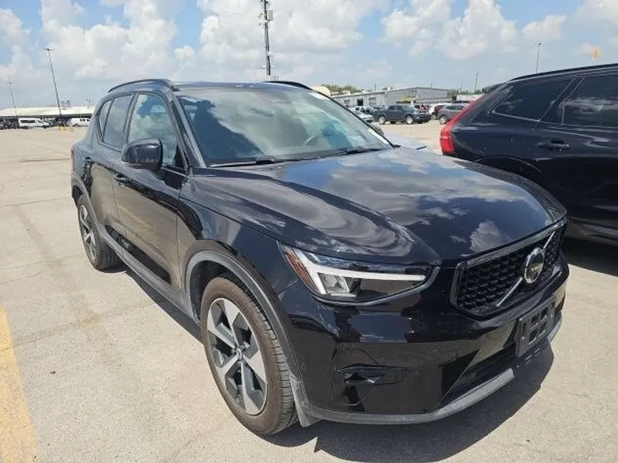2025 Volvo XC40 Plus photo 1