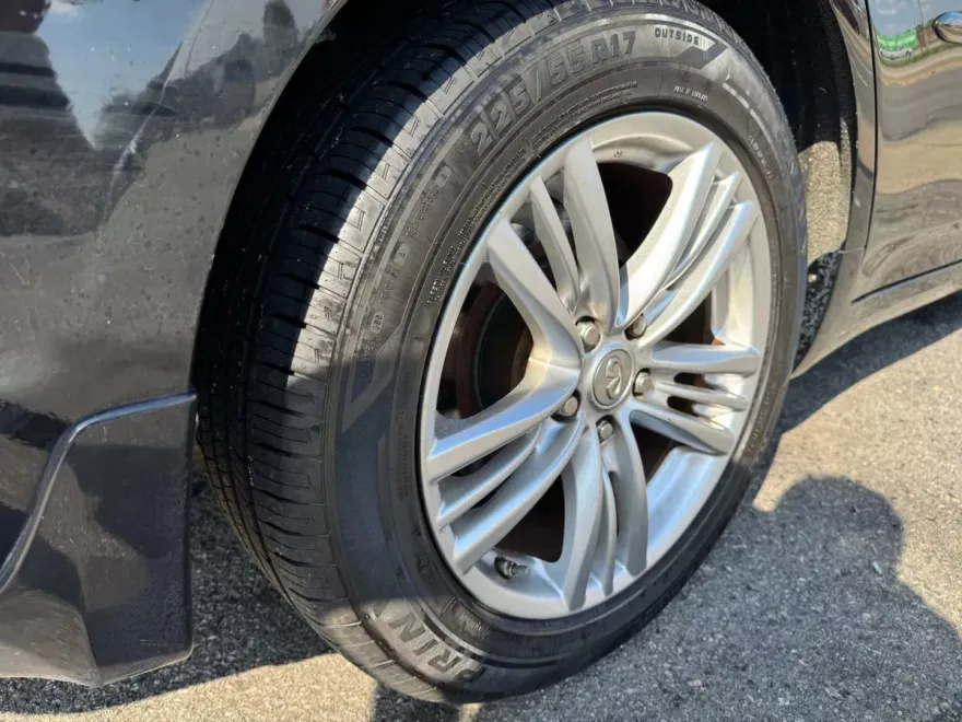 2011 Infiniti G37 photo 1