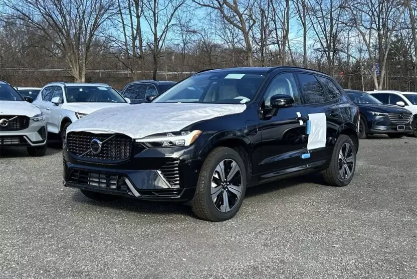2025 Volvo XC60 Hybrid T8 Plus photo 1