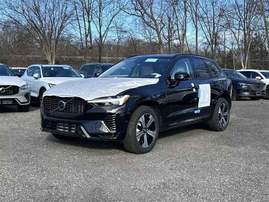 2025 Volvo XC60 Hybrid T8 Plus photo 1