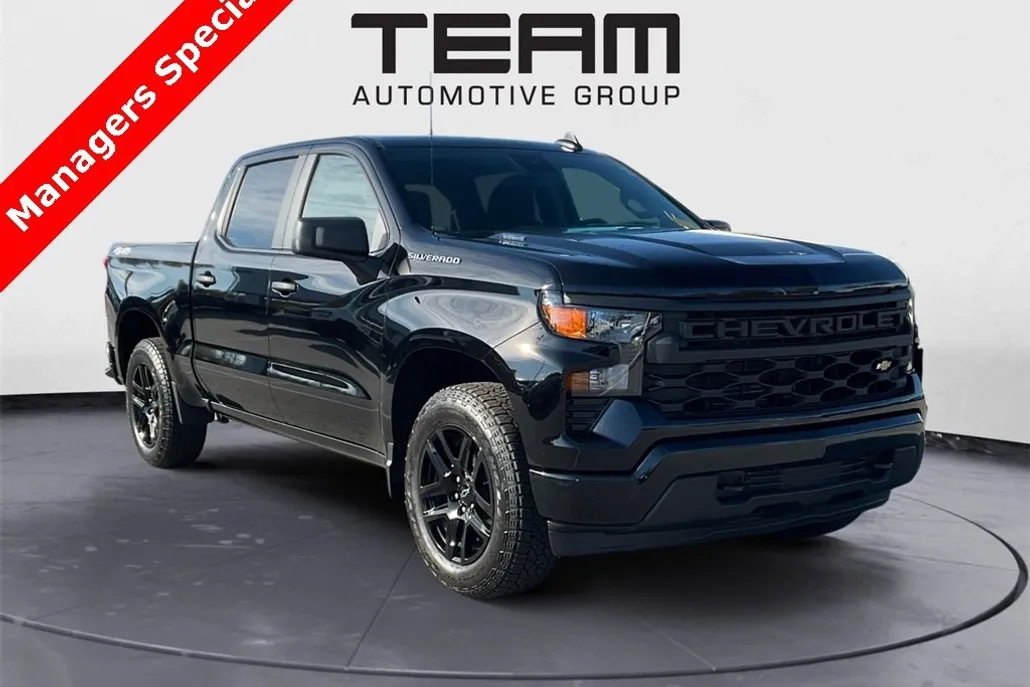 2025 Chevrolet Silverado 1500 Custom photo 1