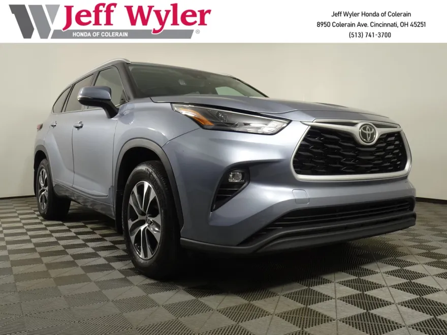 2023 Toyota Highlander XLE photo 1