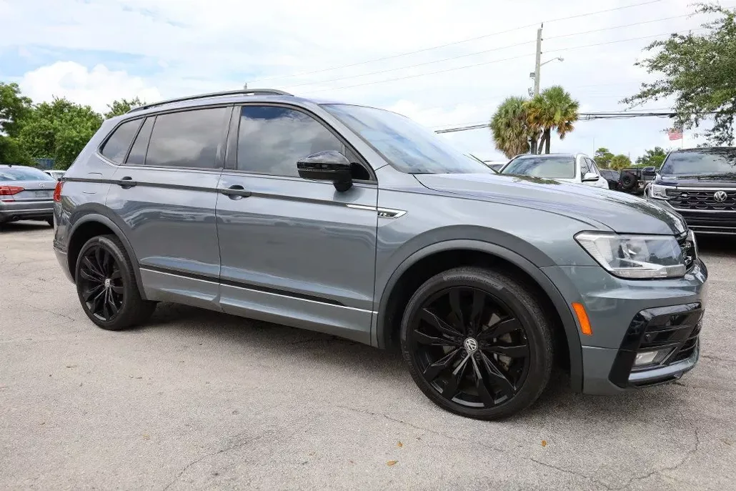 2021 Volkswagen Tiguan SE R-Line Black photo 1