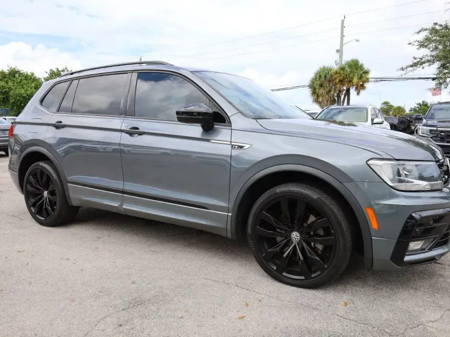 2021 Volkswagen Tiguan SE R-Line Black photo 1