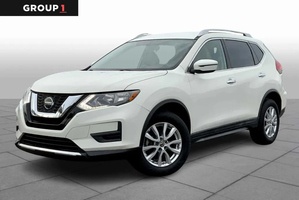 2018 Nissan Rogue SV photo 1