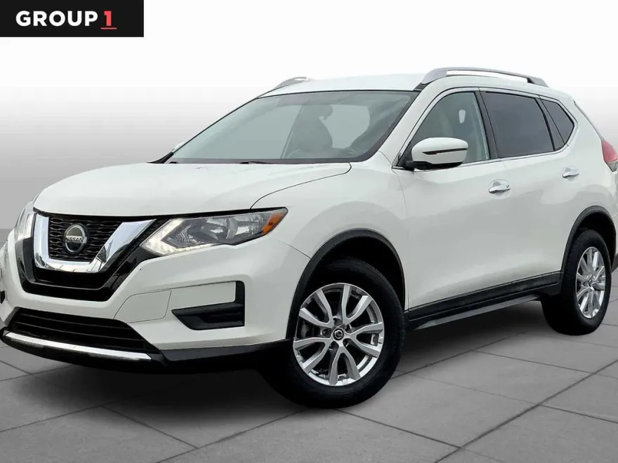 2018 Nissan Rogue SV photo 1