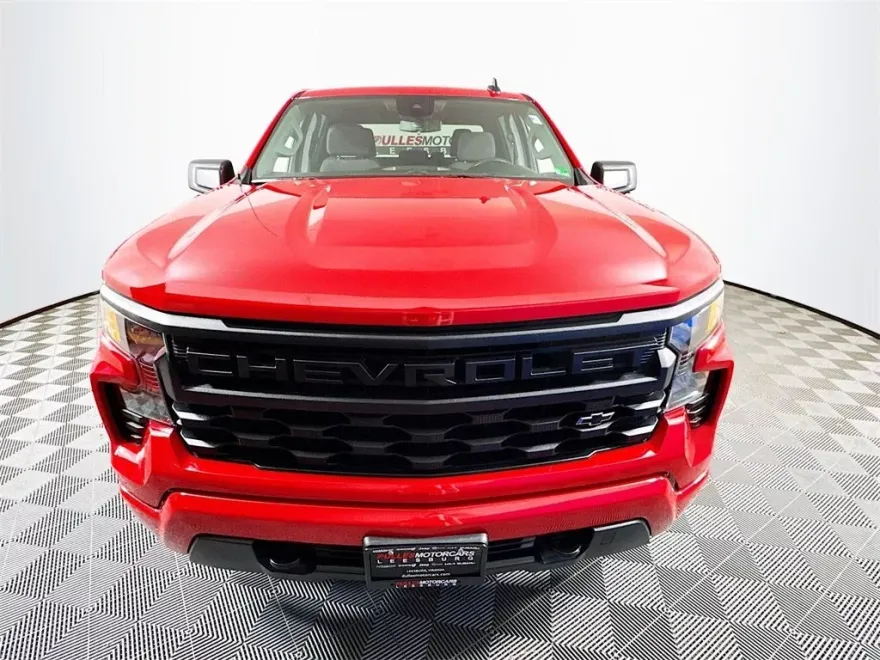 2024 Chevrolet Silverado 1500 Custom photo 2
