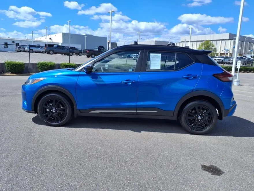 2021 Nissan Kicks SR photo 1