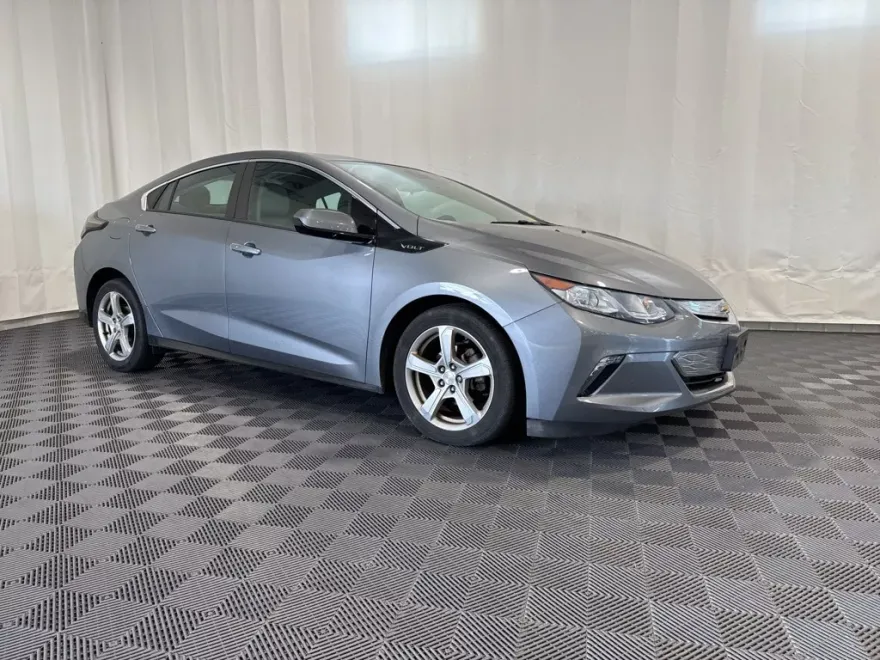 2018 Chevrolet Volt LT photo 1