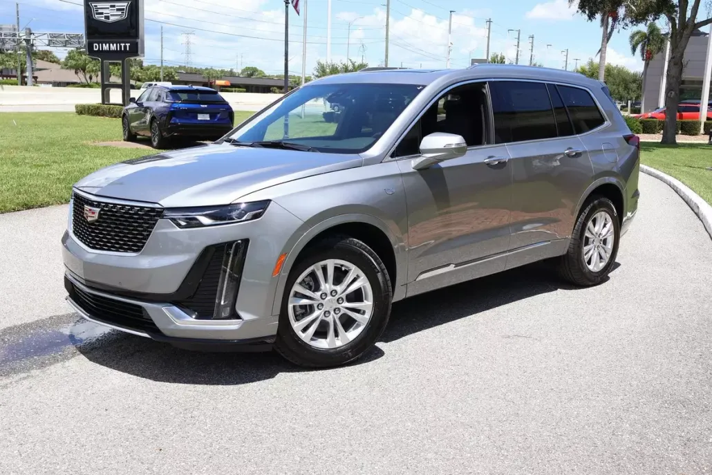 2025 Cadillac XT6 Luxury photo 1