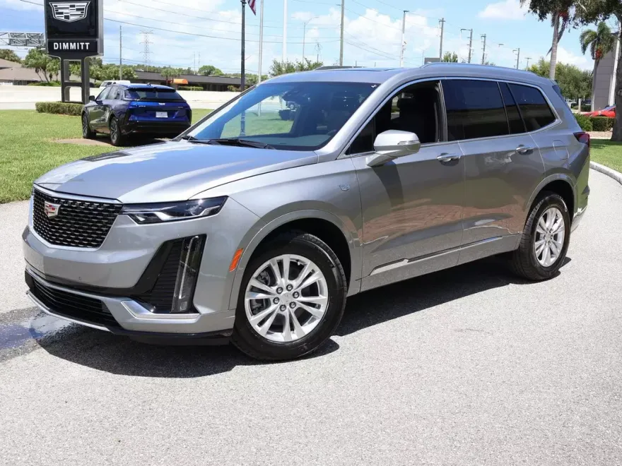 2025 Cadillac XT6 Luxury photo 1