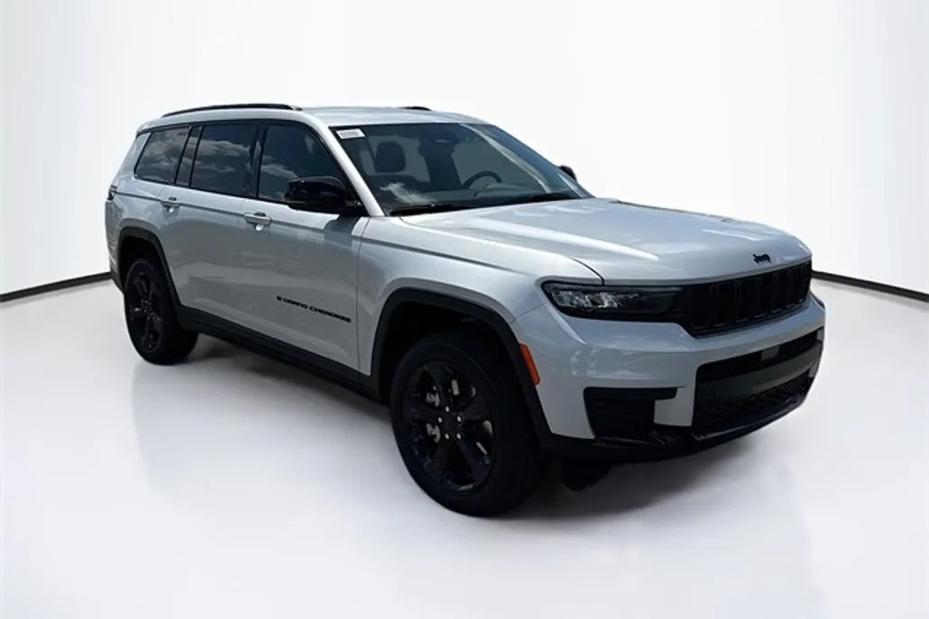 2025 Jeep Grand Cherokee Altitude photo 1