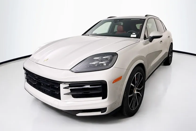 2025 Porsche Cayenne S photo 1