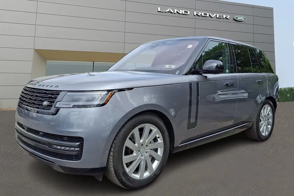 2023 Land Rover Range Rover SE photo 1