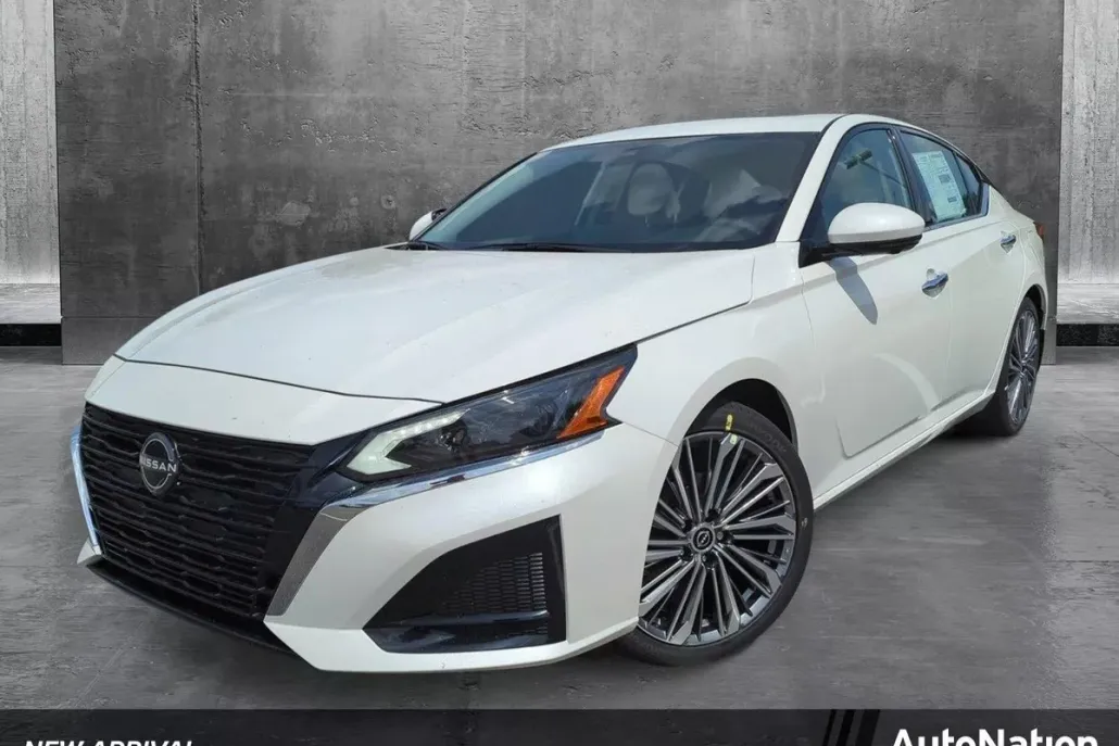 2024 Nissan Altima 2.5 SL photo 1