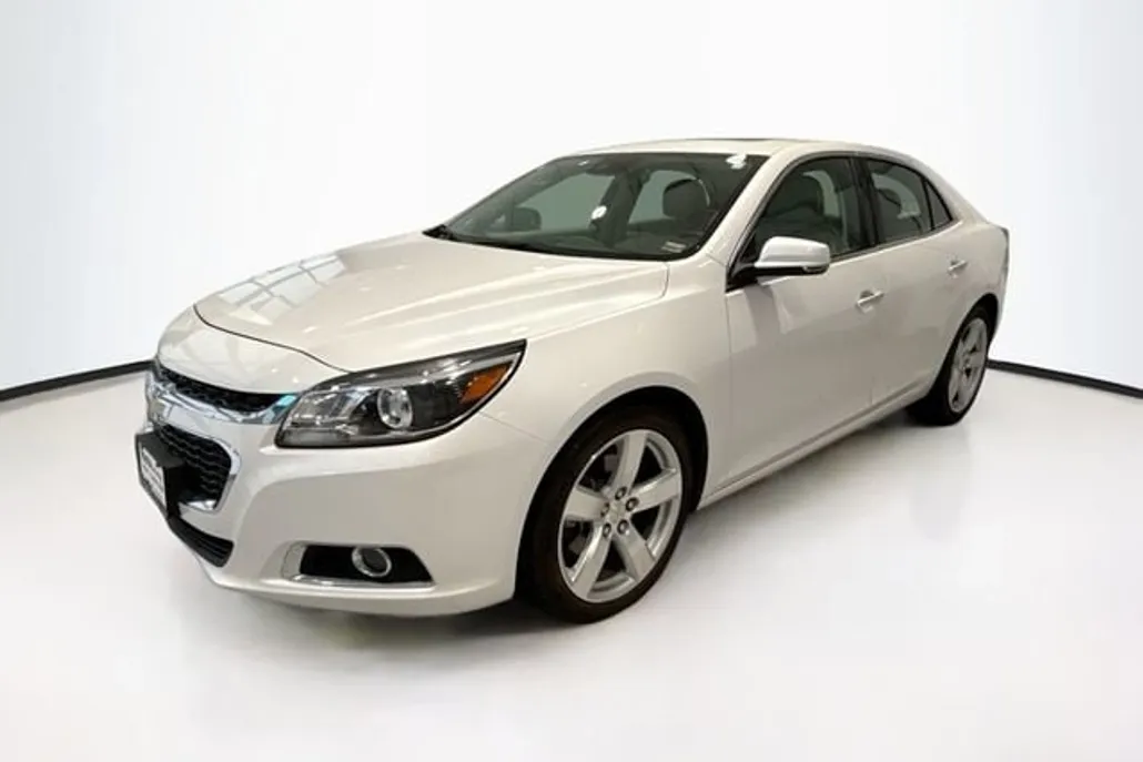 2015 Chevrolet Malibu LTZ photo 1