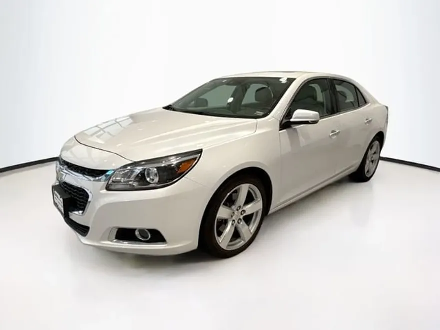 2015 Chevrolet Malibu LTZ photo 1
