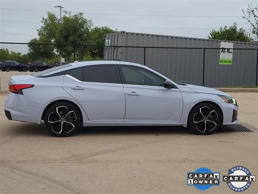 2023 Nissan Altima 2.5 SR photo 2