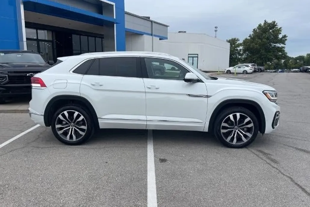2023 Volkswagen Atlas Cross Sport V6 SEL Premium R-Line photo 1