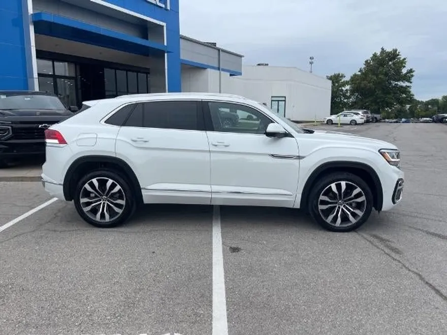 2023 Volkswagen Atlas Cross Sport V6 SEL Premium R-Line photo 1