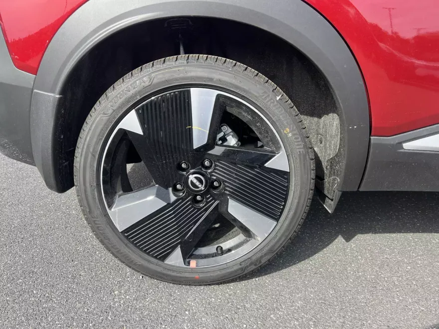 2026 Nissan Kicks SR photo 1