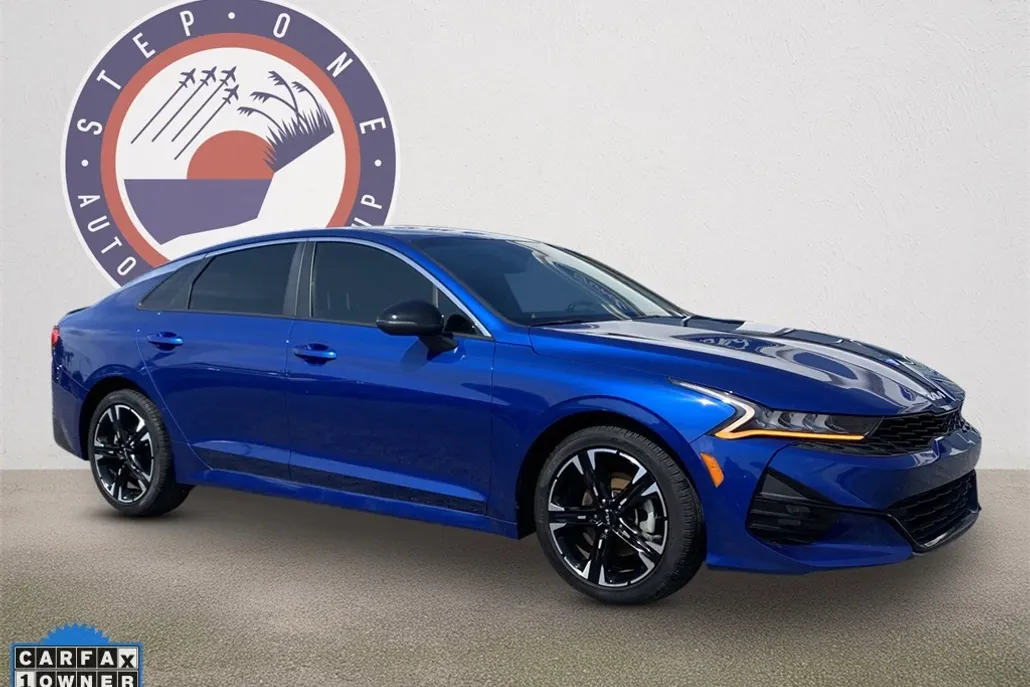 2023 Kia K5 GT-Line photo 1