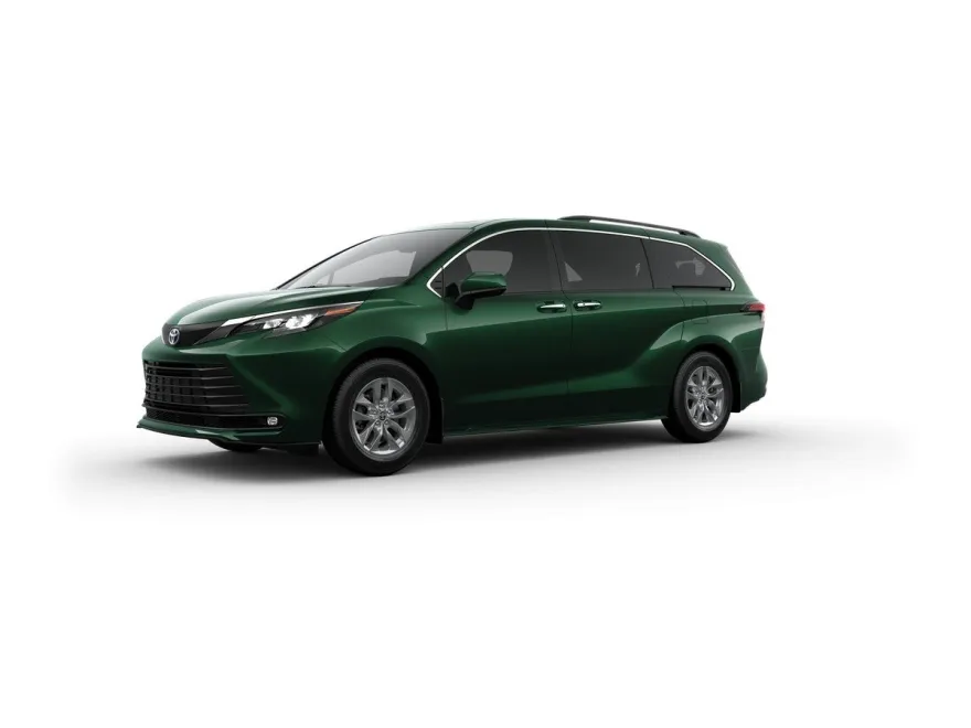 2025 Toyota Sienna XLE photo 1