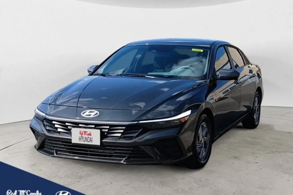 2025 Hyundai Elantra SE photo 1