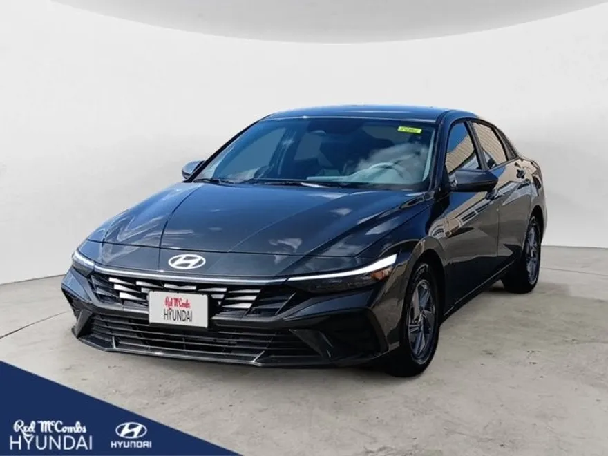 2025 Hyundai Elantra SE photo 1