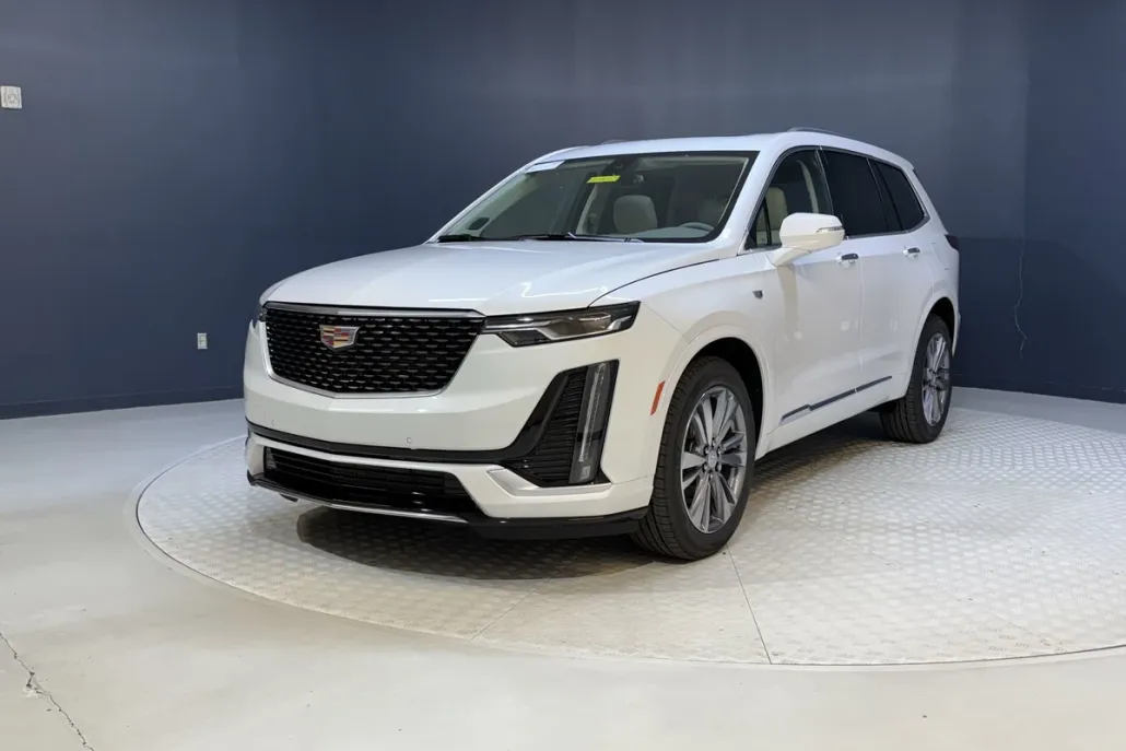 2025 Cadillac XT4 Premium Luxury photo 1