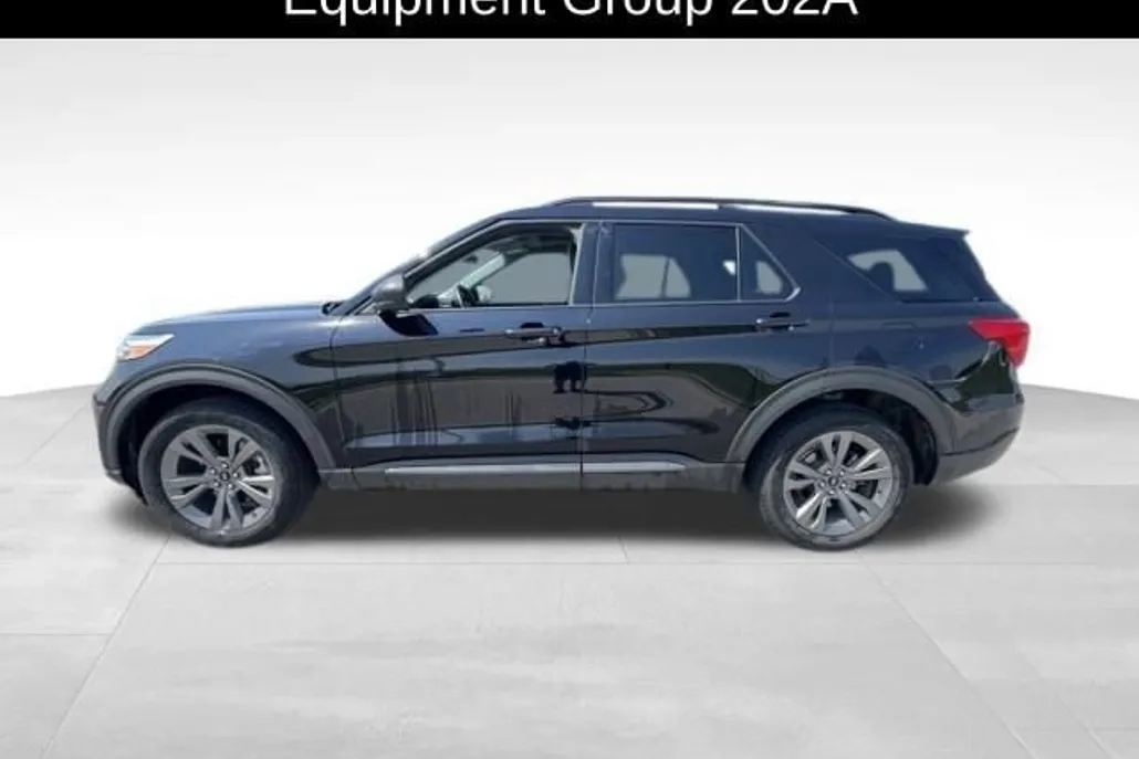 2021 Ford Explorer XLT photo 1