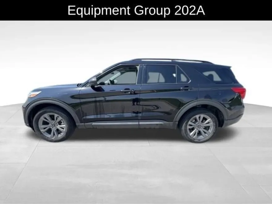 2021 Ford Explorer XLT photo 1