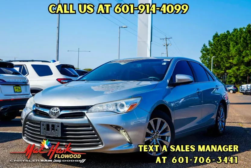 2017 Toyota Camry XLE photo 1