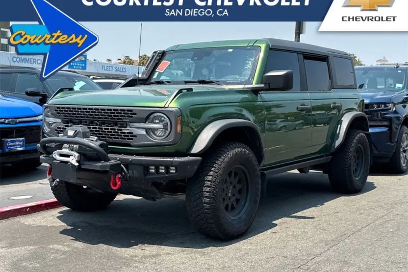 2022 Ford Bronco Base photo 1