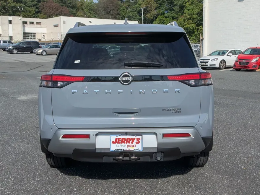 2022 Nissan Pathfinder Platinum photo 1