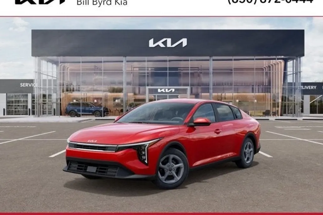 2025 Kia K4 LXS photo 1