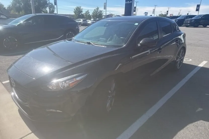 2018 Mazda Mazda3 Touring Hatchback photo 1