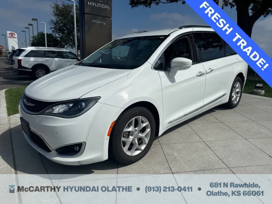 2017 Chrysler Pacifica Touring Plus photo 1
