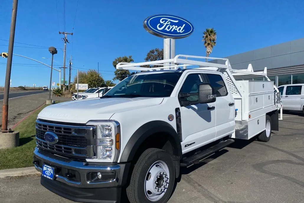 2024 Ford F-550 photo 1