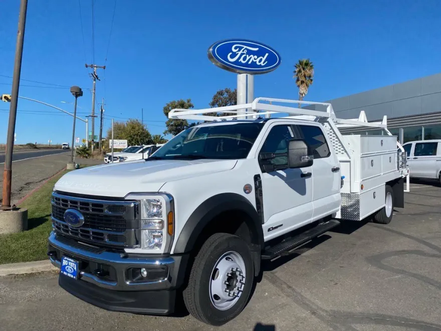 2024 Ford F-550 photo 1