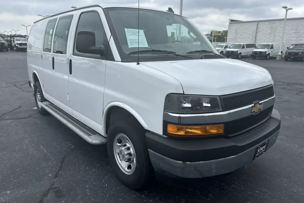 2023 Chevrolet Express Cargo 2500 photo 1