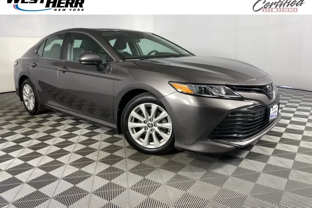 2020 Toyota Camry LE photo 1