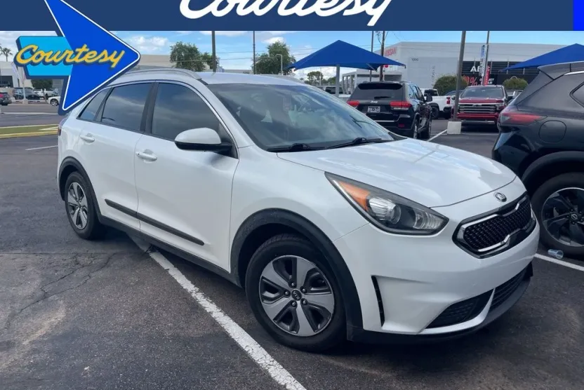 2017 Kia Niro LX photo 1